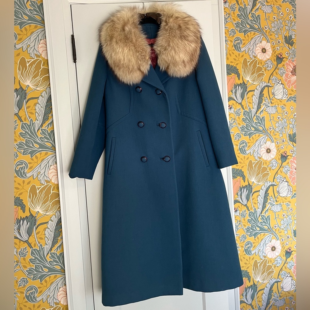 Vintage wool winter coat with removable fur collar